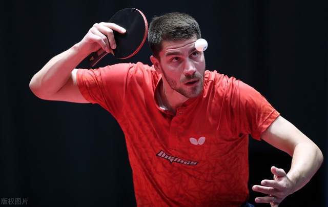 同时保持自 同时保持自